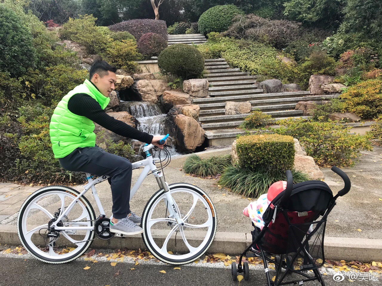 苏宁惊艳写真照,苏宁队长吴曦视频