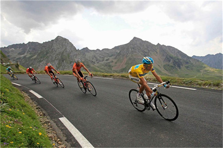 会骑车的小野驴,会骑车的小伙子