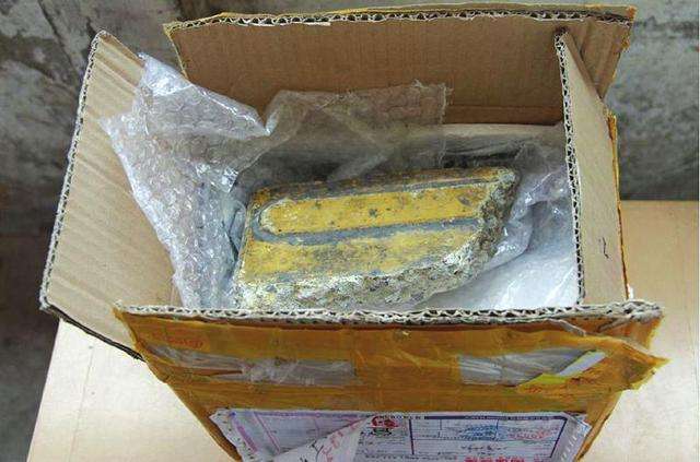 用废弃的快递箱做收纳本子,用小快递盒做收纳