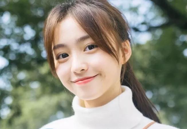 脸上有这4点的女生,会看起来很“幼稚”!