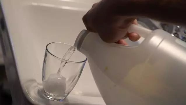 洗脸盆水龙头水量变小的原因,水龙头用久了怎么水量变小了