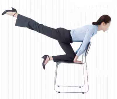椅子瘦腿运动,坐在椅子上瘦腿的方法