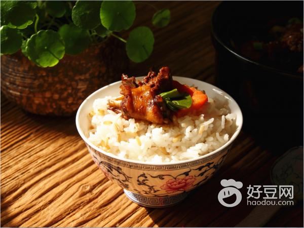 做菜的视频家常菜砂锅鸡块,酱油砂锅鸡块