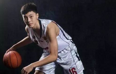6岁爱上篮球19岁征战CBA第八位*疆新**籍国手的追梦之旅
