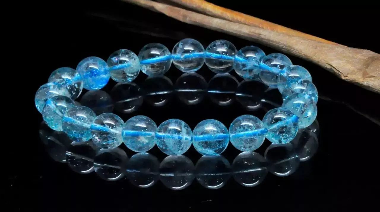 五行珠宝佩戴注意事项,翡翠珠宝五行属什么