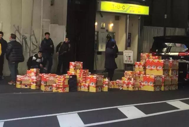 日本顾客无奈了：中国代购雇人排队买东京新年福袋
