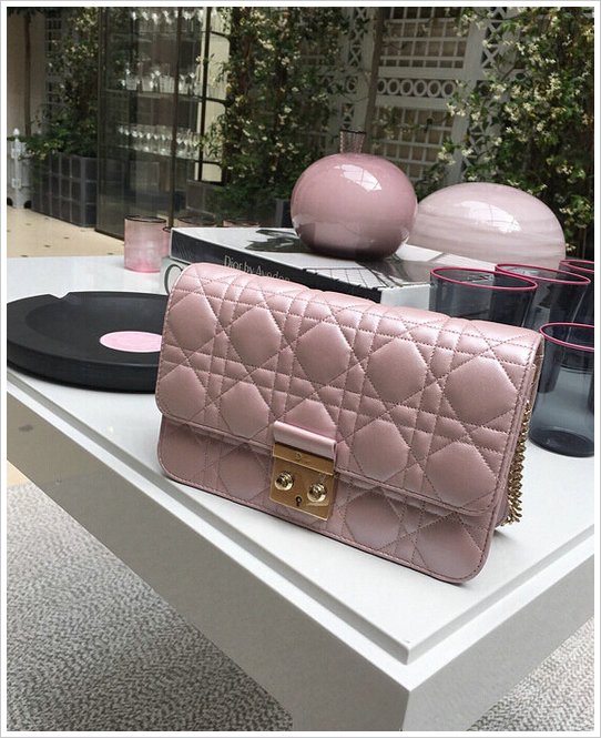 富家千金到自家商场消费,富家千金到商场买东西