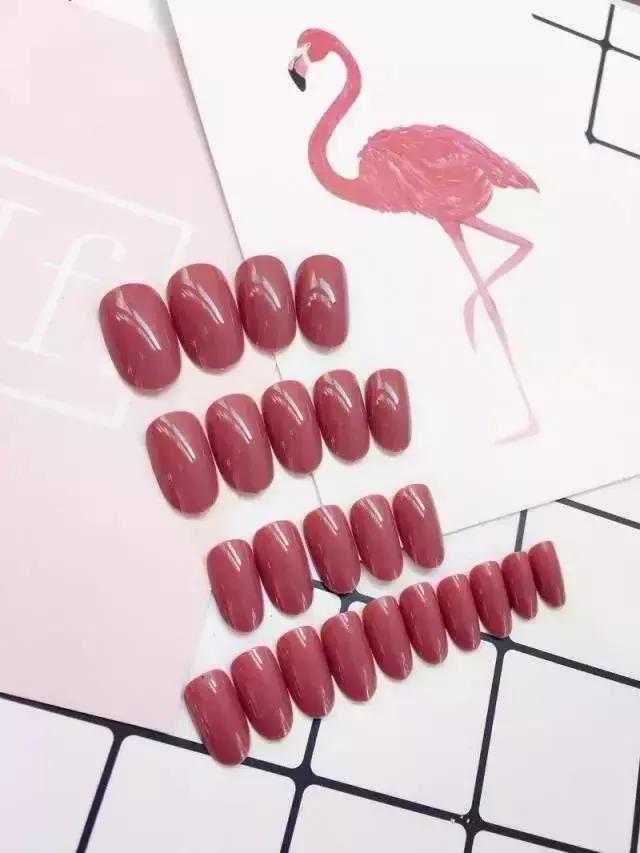 红色挑心系列美甲,明星同款纯色美甲推荐