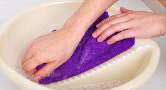 毛巾没用多久就破了,毛巾没用几天就变色了怎么回事