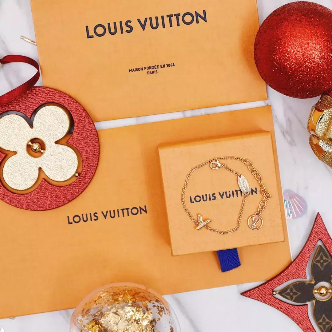 买三个lv包送什么,买lv三合一