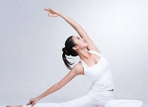 身材丰满如何穿吊带裙显瘦,夏天穿吊带裙赘肉怎么减