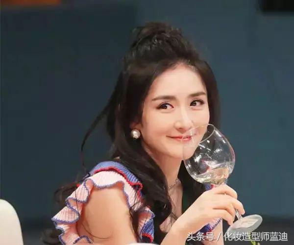 中短发扎丸子头怎么显丸子头小,减龄丸子头双丸子头