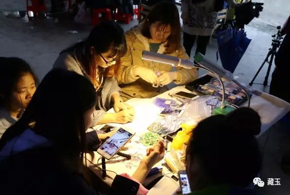 直播间低价玉石珠宝骗局,直播平台卖几十元的玉石是真是假