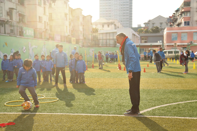 中国大力发展校园足球政策,那些年我们追过的足球