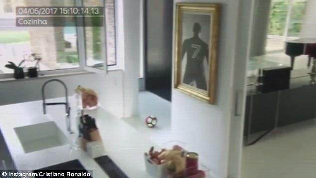 c罗的全部豪宅加起来一共多少钱,c罗花费2800万英镑装修豪宅