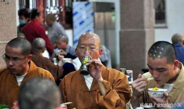 僧人们吃饭,僧人吃肉聚会视频大全