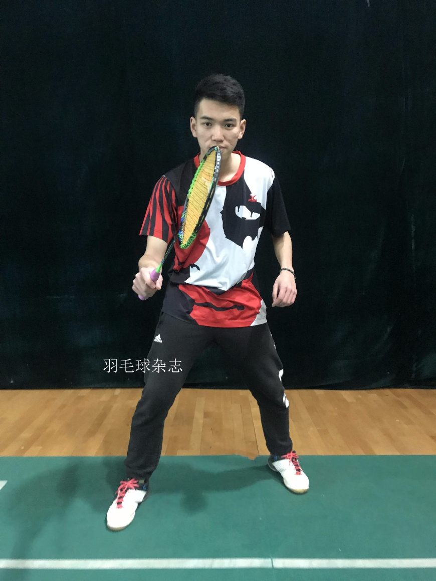 正确羽毛球拍球动作,适合打高远球的羽毛球拍