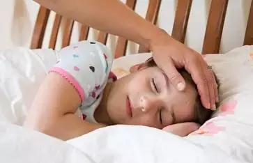 宝宝发烧十大忌,宝宝发烧该不该就医