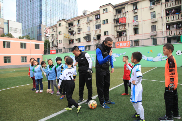 中国大力发展校园足球政策,那些年我们追过的足球