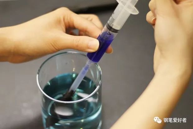 钢笔的换墨和清洗,钢笔清洗