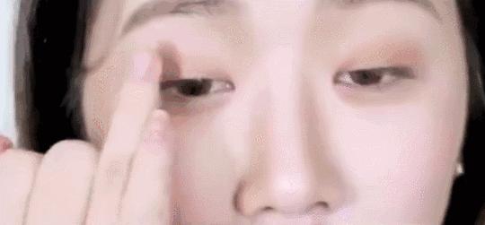 周冬雨单眼皮小眼睛怎么画眼妆,周冬雨同款眼妆教程