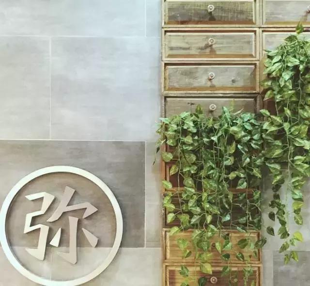 广州奶茶店被挤爆,奶茶店被挤爆