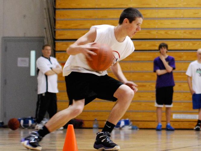 运球老不稳教学视频,感受极致的运球节奏库里过人技巧