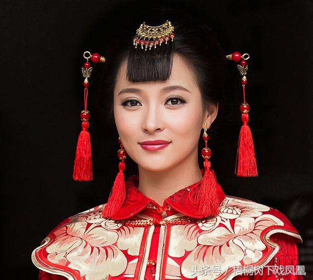 洞房新郎揭开新娘盖头流程,闹新婚洞房习俗