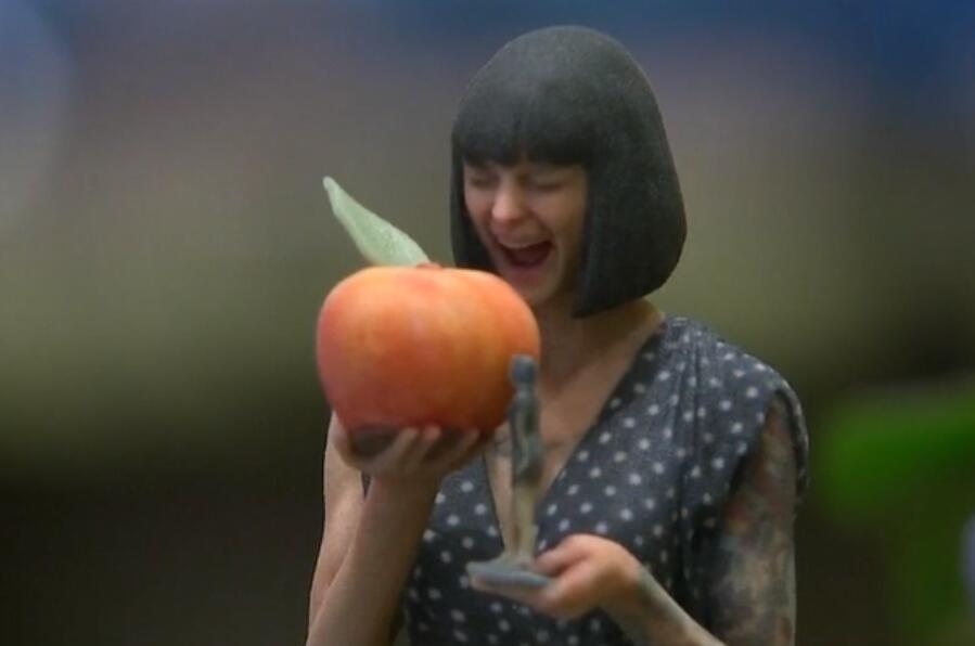 丈母娘说，电视播出美国3D打印人像，特火，可引进来