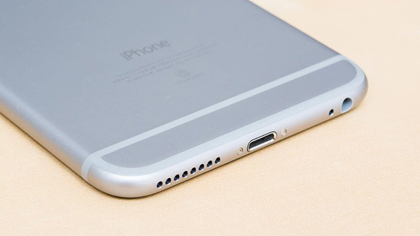 iphone手机掉水里照片怎么弄回来,手机iphone掉河里了正确处理方法