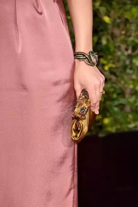 看完这5类珠宝设计，抛弃「猪精」，做维纳斯女孩吧