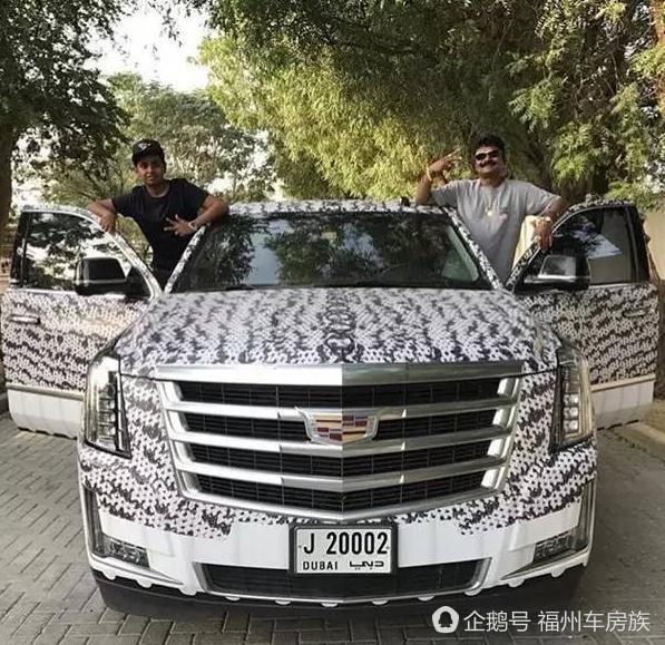 迪拜最年轻的网红，成龙曾是他的客人，买法拉利F12却开不了