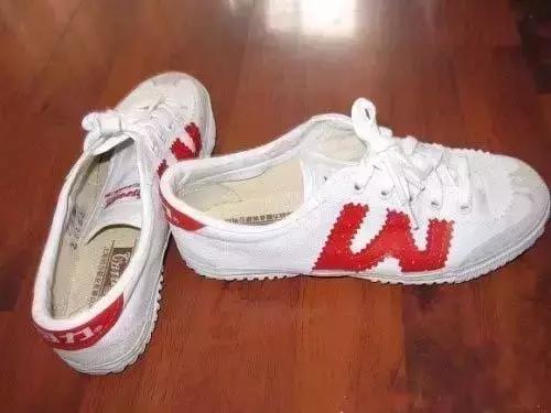 衡阳人小时候穿过的爆款，太时髦了！数数你穿过几件？