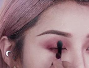 日本发明了发光睫毛，化了这款眼妆同样可以闪闪发亮