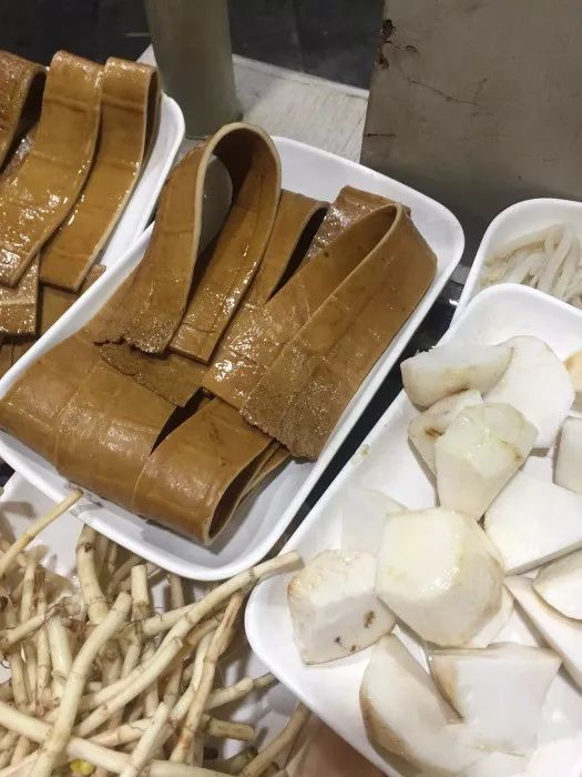 这些不好找的苍蝇火锅,是每个成都人火锅记忆的起点