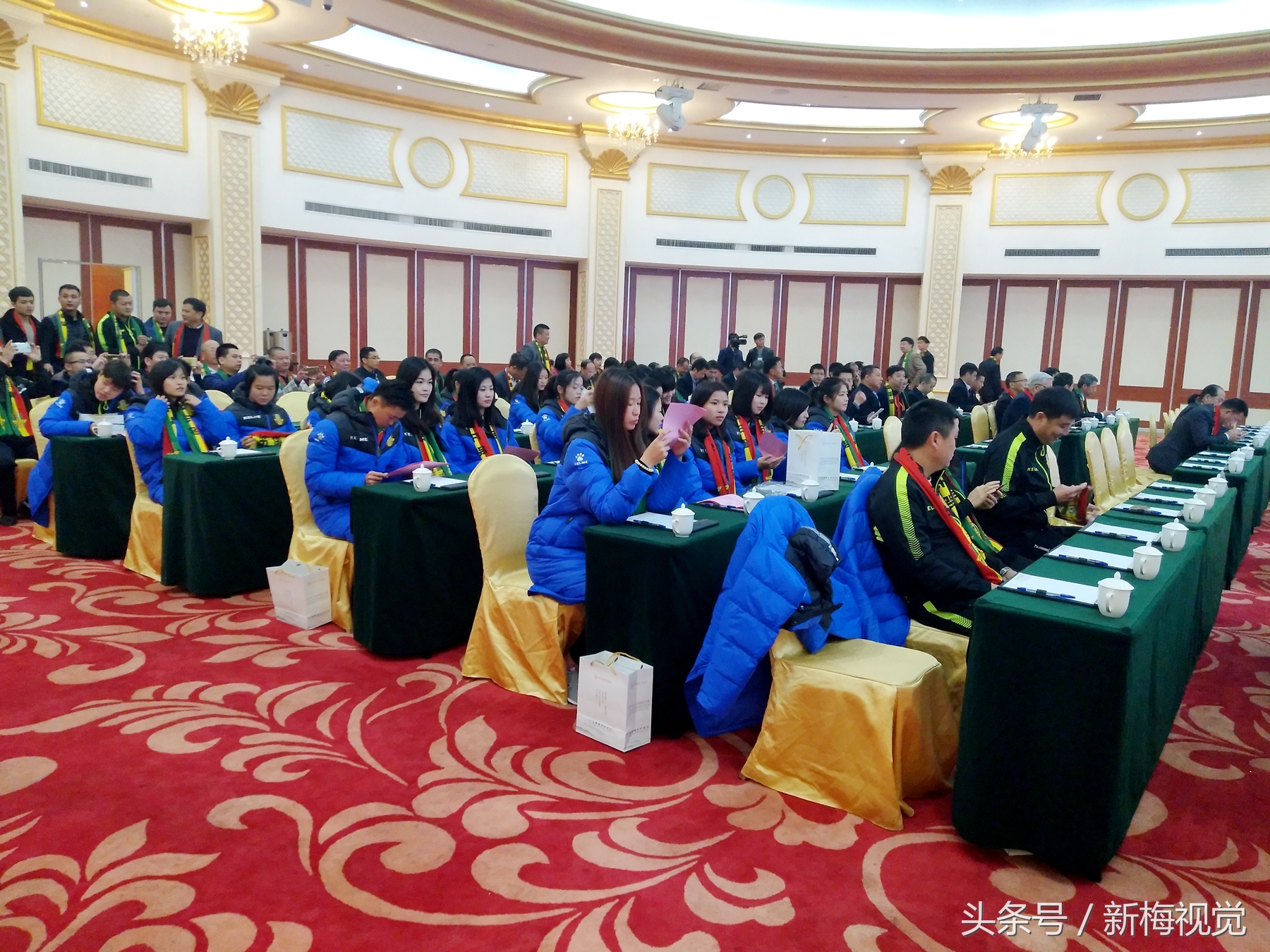 鐞冪帇鏁呴噷浜斿崕璧涗簨,鐞冪帇鍥炲綊涓秴