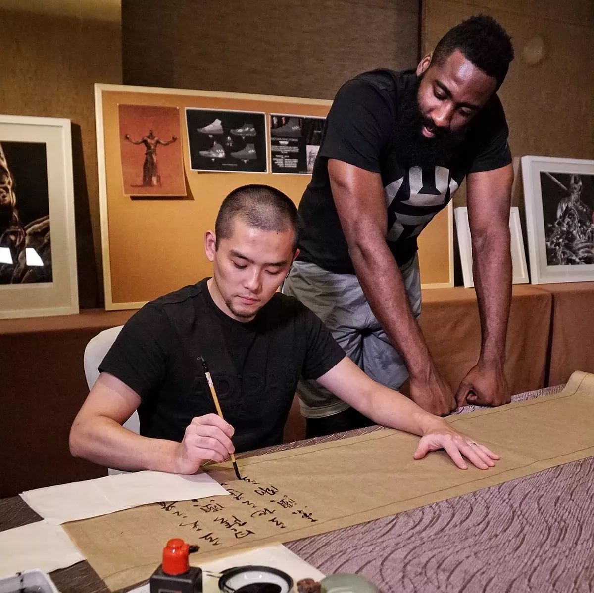 一个雕塑家所创作的球鞋是怎样做到「獒视群雄」的？