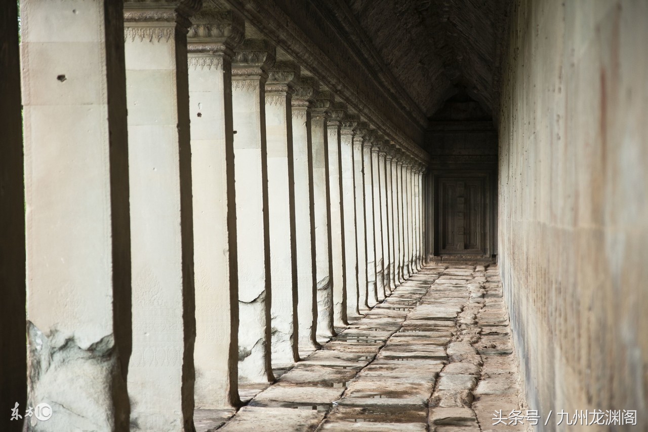 「你以为很酷,但实际上它影响你」大门宜避让邻门,忌与电梯门相对