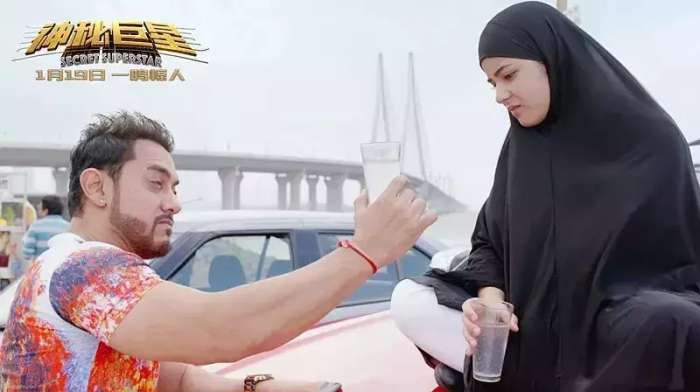 阿米尔汗神秘巨星深情唱歌,阿米尔汗神秘巨星