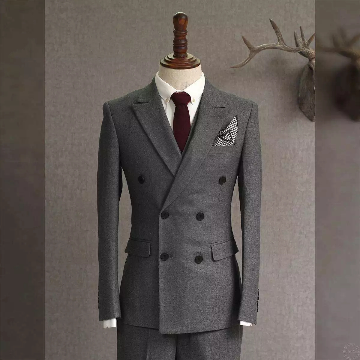 男士定制西装哪种好,男士西服套装英伦铜扣高档