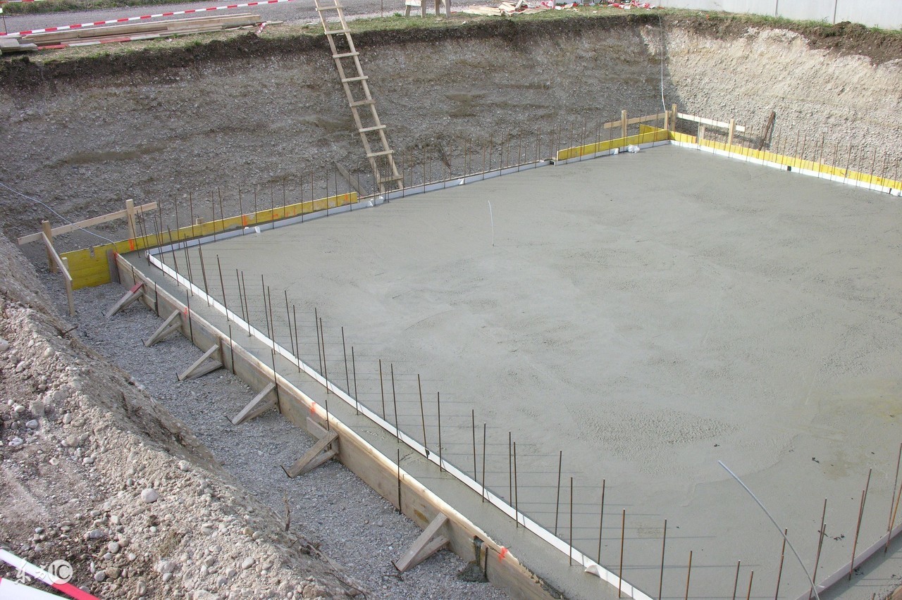 混凝土冬季需要洒水养护吗,冬季施工混凝土养护测温记录