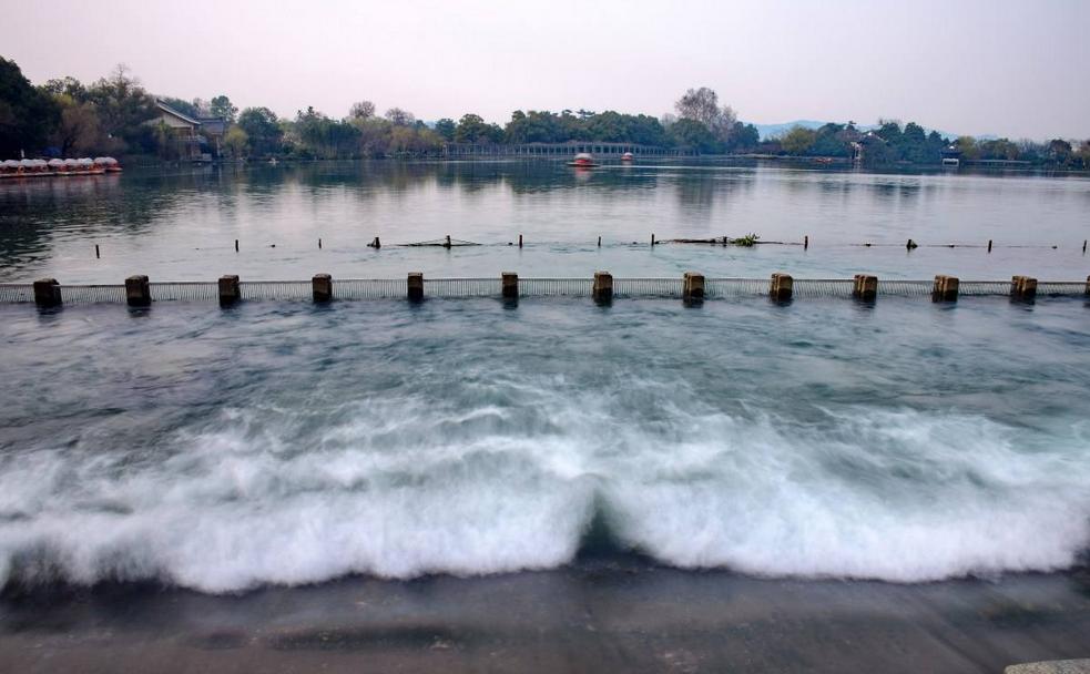 野外开辟新钓位好还是坚守钓点好,选择钓位