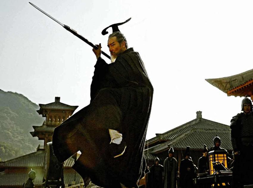 三国中：他忠义不输关羽，力敌曹操虎豹骑，却因情商为零而丧命！