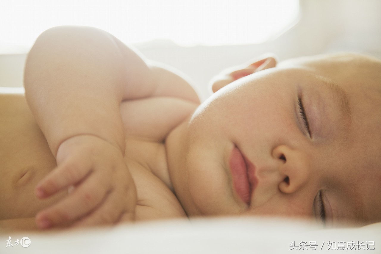 防止宝宝踢被的最佳方法,孩子踢被有什么好办法