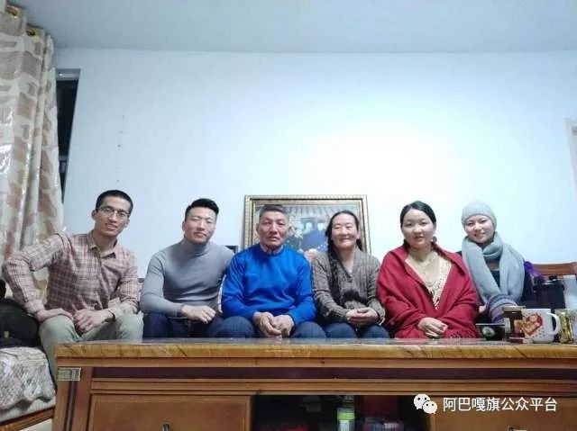 民间艺人却·都格尔发行个人CD《天籁蔚然的巴音查干》