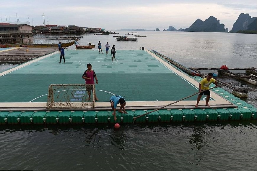 世界上最美的足球场地，在上面踢场球此生无憾