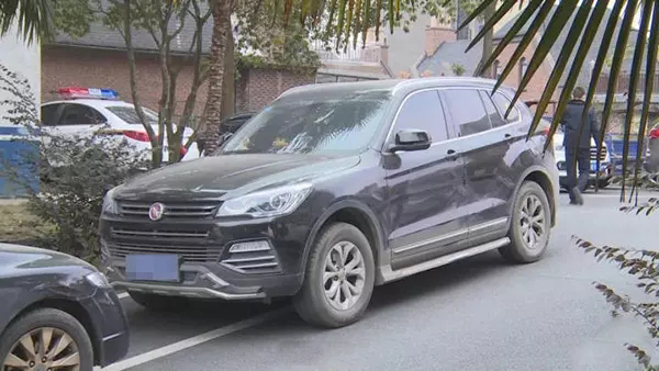 超市收银员一个月3000块钱,超市收银员2300