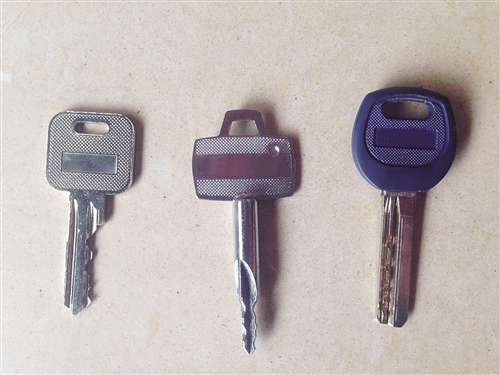 防小偷门锁有多难开,小偷五秒破开智能锁