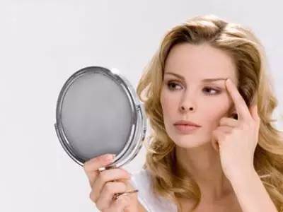 为什么人脸上会长粉红色的痘,脾虚湿热的症状脸上会长痘吗