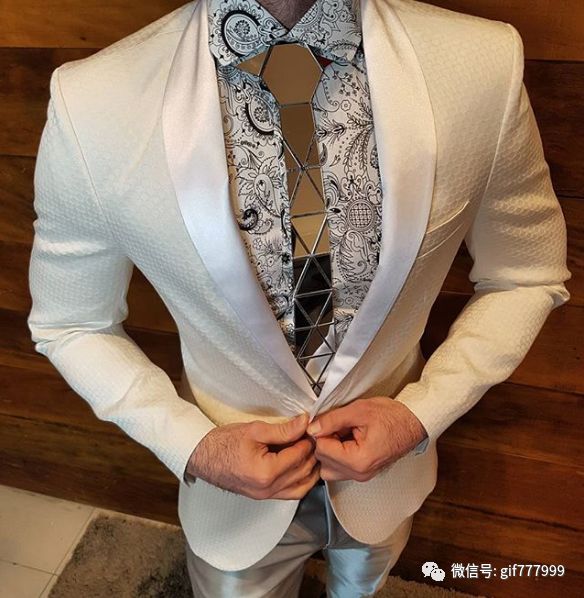 男人胸大穿的背心,男人胸部大穿啥衣服